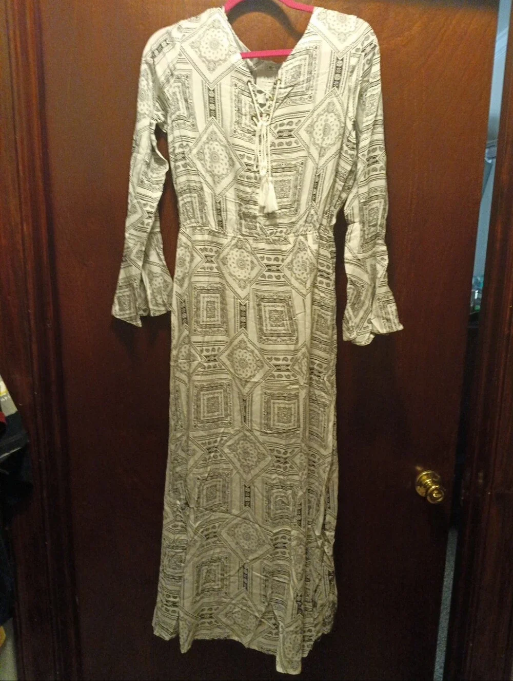 Hayden LA NWT Newspaper Paisley Print Maxi Dress Flutter Cuffed Sleeve Size Med